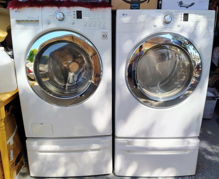 Lg Washer and dryer set with Pedestals