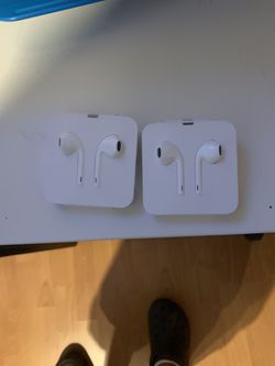 Apple EarPods with lighting connector