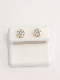 Real Natural Diamond 10k Gold Flower Stud Earring
