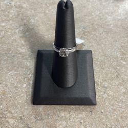 Womens Diamond Ring (Size 6.5 .025ct) 
