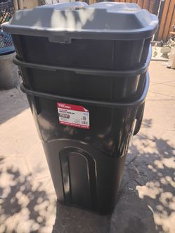 Wheeled trashcan