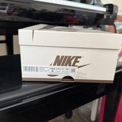 Nike Jordan1 low Travis women’s size  9