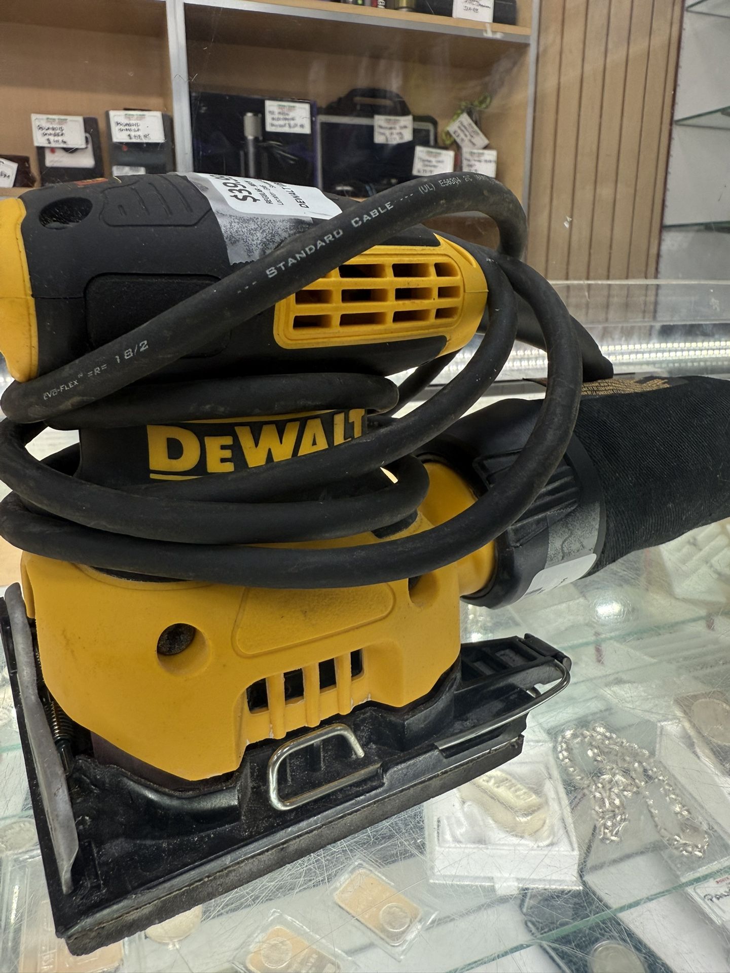 DEWALT VIBRATION SANDER DWE6411