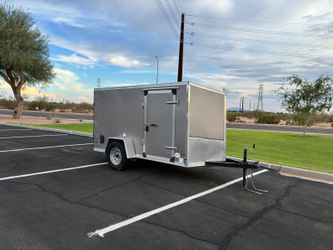 2023 us cargo enclosed trailer 5x10 plus the V