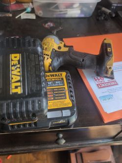 DeWalt screw gun