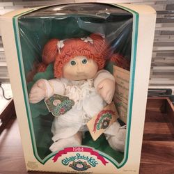 Cabbage Patch Kids Girl Doll Caroline Leah With Birth Certificate NIB