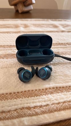 JBL Reflect Mini NC – True Wireless Bluetooth Earbuds