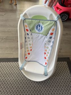 Hopscotch Baby Bathtub with Newborn Sling