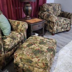 2 Lazyboy Chairs with Ottoman 