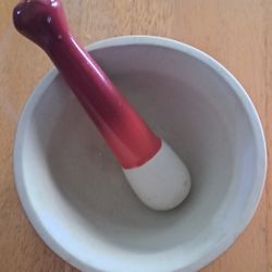 Mortar & Pestle Stoneware Set in Ombre Red-New