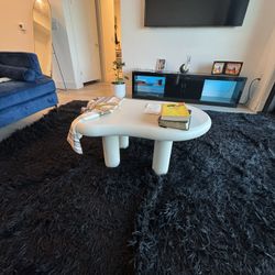 Cloud Coffee Table – White / High Gloss – Excellent Condition 