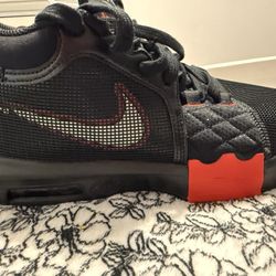 MEN'S NIKE LEBRON WITNESS VIII BASKETBALL SHOES