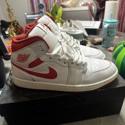 Air Jordan 1 MID SE