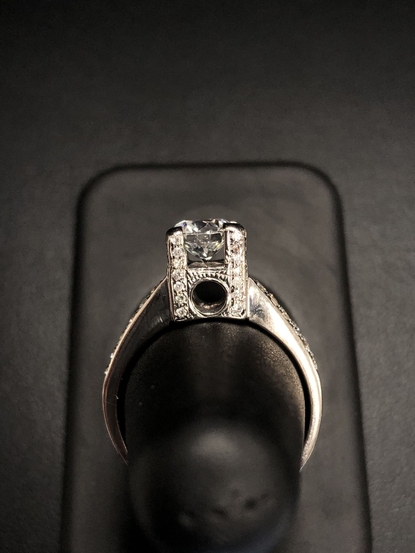 14k White Gold And Diamond Ring 2.0 CTW (approx) 6.3g (grams) Size 7