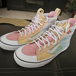 $40-  Womens VANS SK8 HI 9 1/2 SHOES 