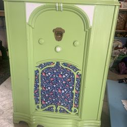 Antique Radio console 