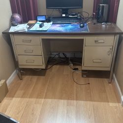 Free Desk Come Get Before Garbage Night Monday 3/30