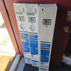 Phillips 48"  T8 Florescent Bulbls 32W - Daylight Deluxe