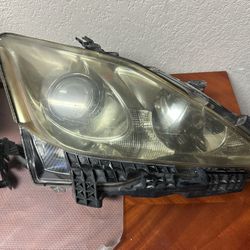 Passenger Side 2006 - 2013 Lexus IS250 / IS350 Headlight Assembly