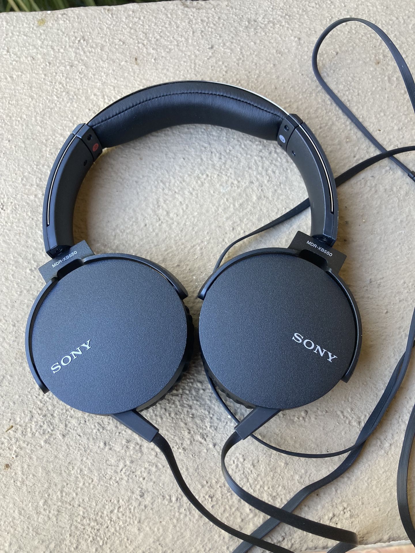 SONY MDR-XB550AP Cream Bass Headphones - One Touch Control , Answer Call, Adjust Volume, Change Tracks
