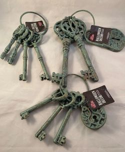 Halloween Prop decoration Jail Prison Decor Skeleton Key Sets with Locks