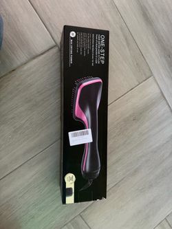 One-Step Hair Dryer and Styler Brush