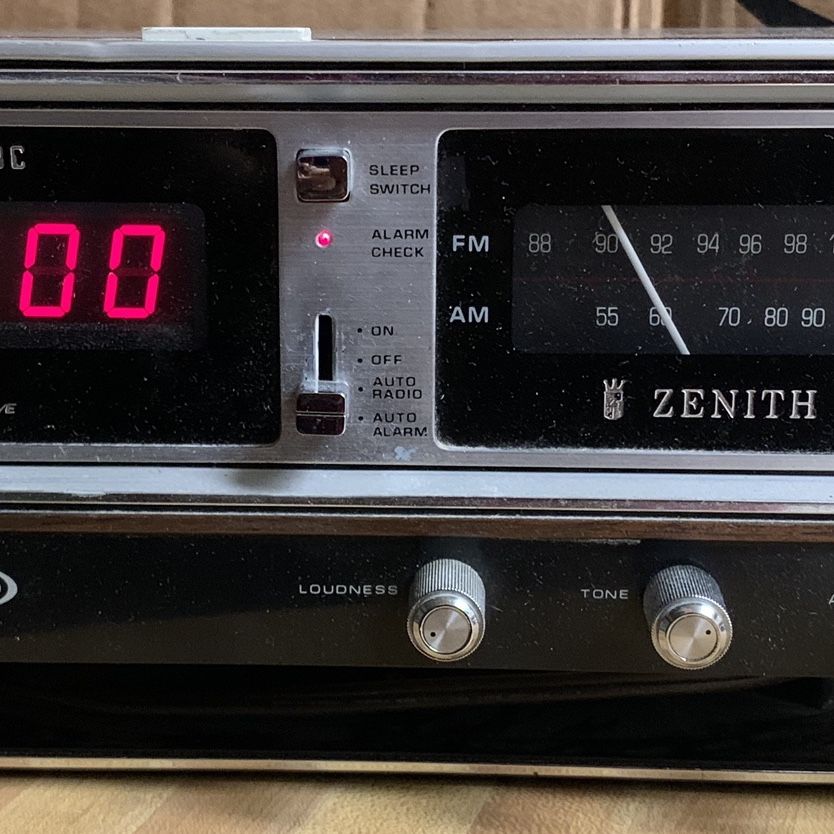 ZENITH Digital Clock Radio H472W VINTAGE