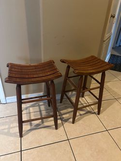 2 barstools