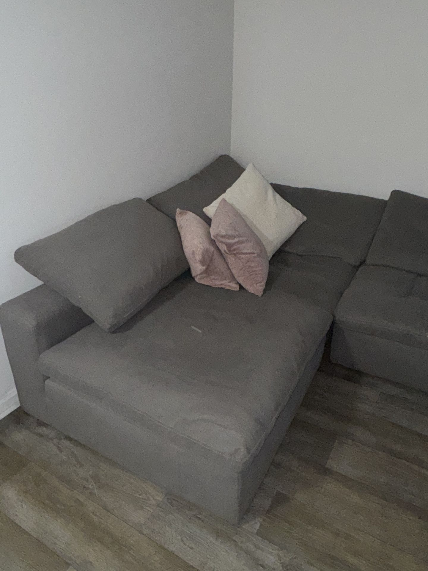 LIGHT GREY SECTIONAL NIXON
