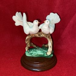 4.5 Inch Painted Alabaster Doves Statue Imported From Greece