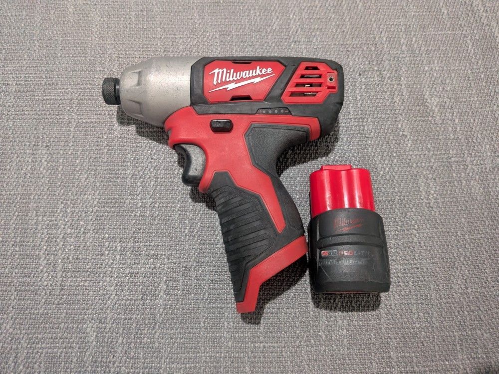 
Milwaukee M12 1/4" Impact Driver & 2.5Ah High Output Battery