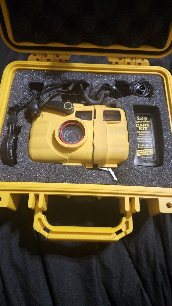 Sea Life Vintage Underwater Camera And Case
