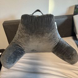 Nest Reading Pillow Like New