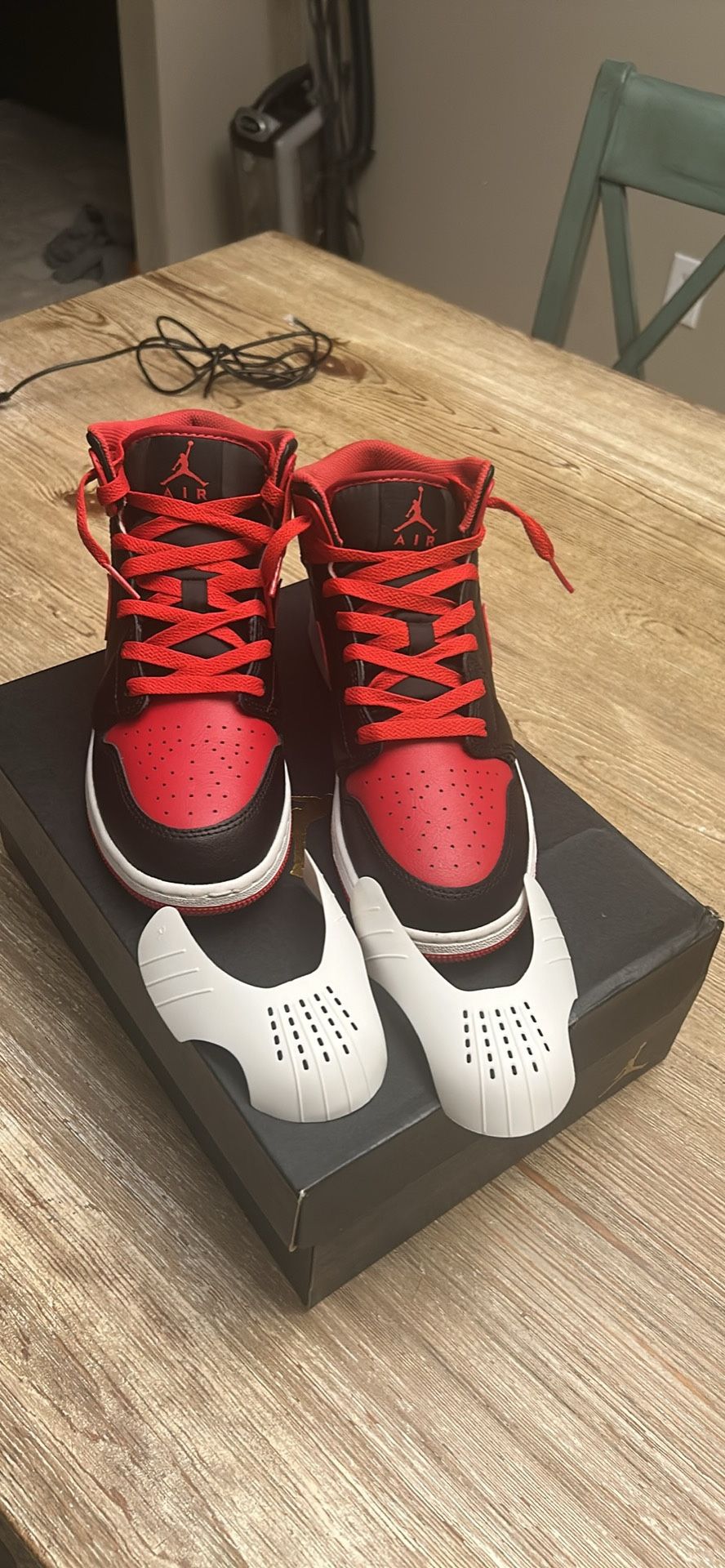 Nike Air Jordan 1 Mid (GS) Size Boys 6.5Y - comes with Crease Protectors - worn 4x indoor only.