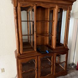 Hutch / China Cabinet 