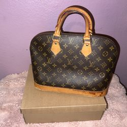 (((((( LOUIS VUITTON PURSE )))))