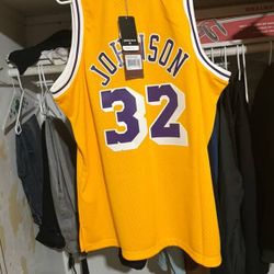 lakers jersey perfect condition 