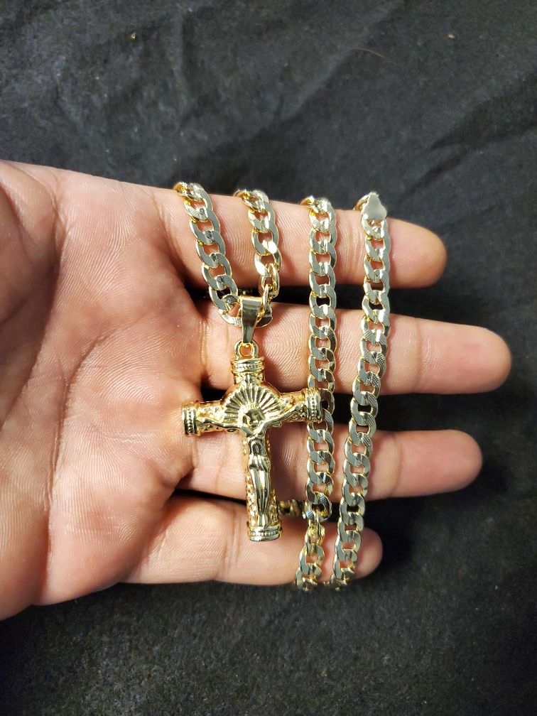 18kmgl (gold filled ) 24" diamond cut concave cuban chain and crucifix. Includes warranty made in Panama