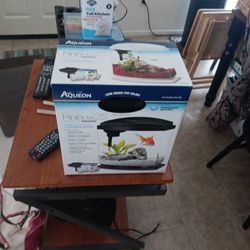 Aqueon LED MiniBow 2.5 Desktop Kit Aquarium.