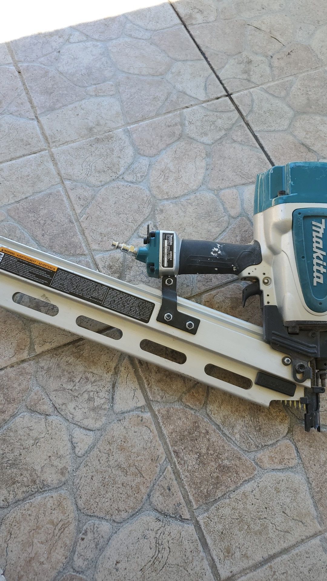 Nail gun