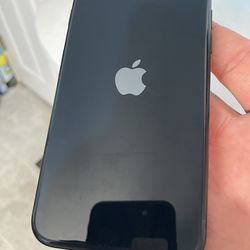 iPhone SE 64gb unlocked (3rd gen)  cracked front screen