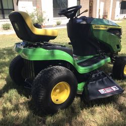 John Deere Riding Mower  Only 22 Hrs