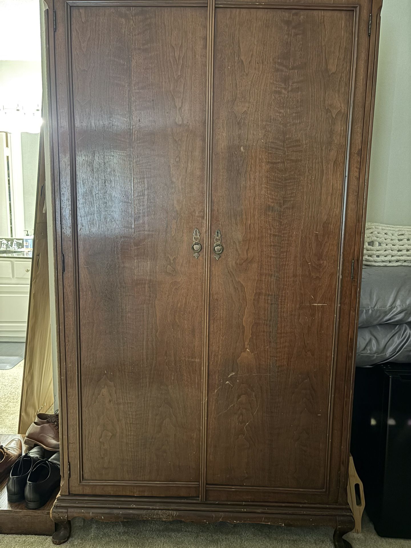 Antique armoire - $120 OBO