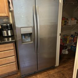 Refrigerator 