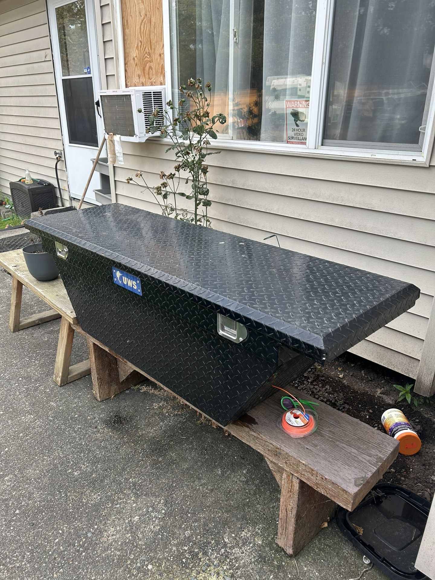 Truck bed tool box