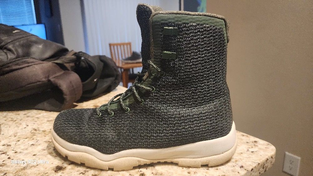 Air Jordan Future Boots Size 11.5; Dark Green; Gently Used