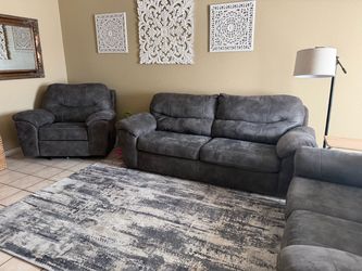 Living Room Furniture - Couch, Loveseat & Recliner