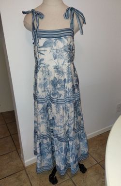 Sweet Wanderer Women's Flowy Blue & White Floral Tie Strap Maxi Sundress Medium