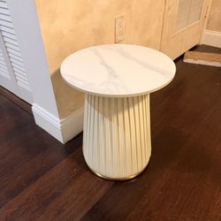 Side Table / Mesita 
