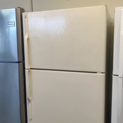 Ge Apartment Size Top Freezer Refrigerator With Ice Maker